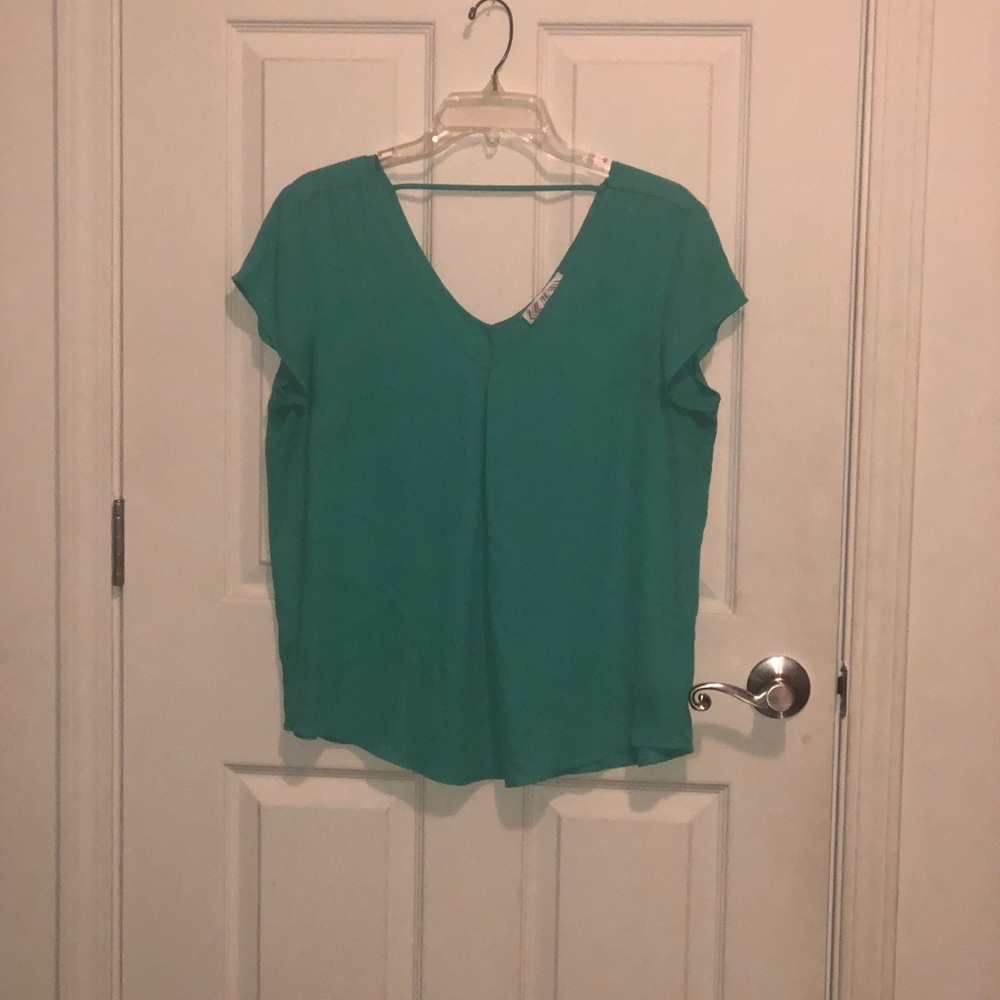 Junior’s green blouse